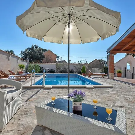 Holiday home Mia *