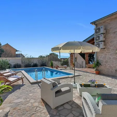 Mia Holiday home Zivogosce
