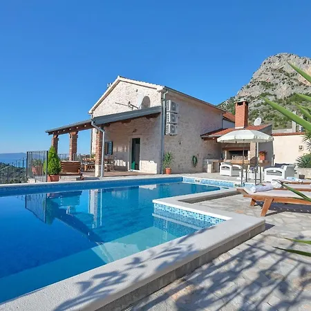 Holiday home Mia