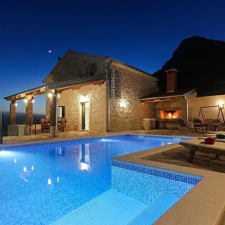 Holiday home Mia *