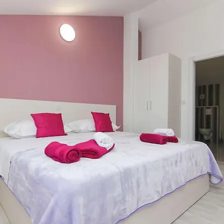 Holiday home Mia